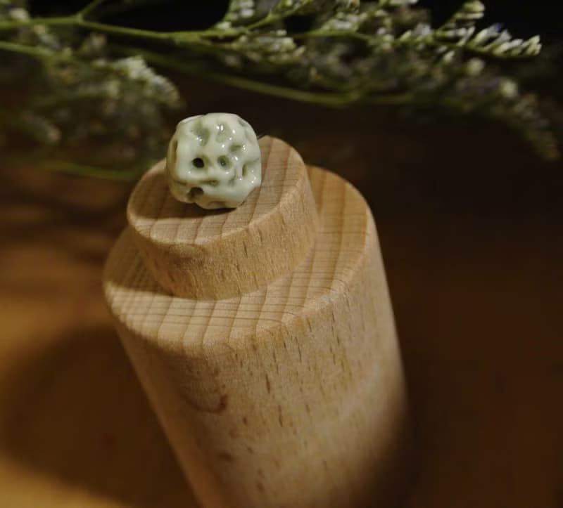 【 T - C 】耳環 日本白瓷 瓷器  限量 自然釉色 無限看不膩色調 攝氏1350高溫燒製