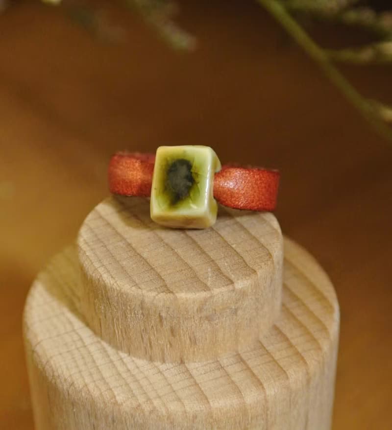 【 T - C 】戒指 皮革 牛皮 日本白瓷 瓷器  限量 自然釉色 無限看不膩色調 攝氏1350高溫燒製