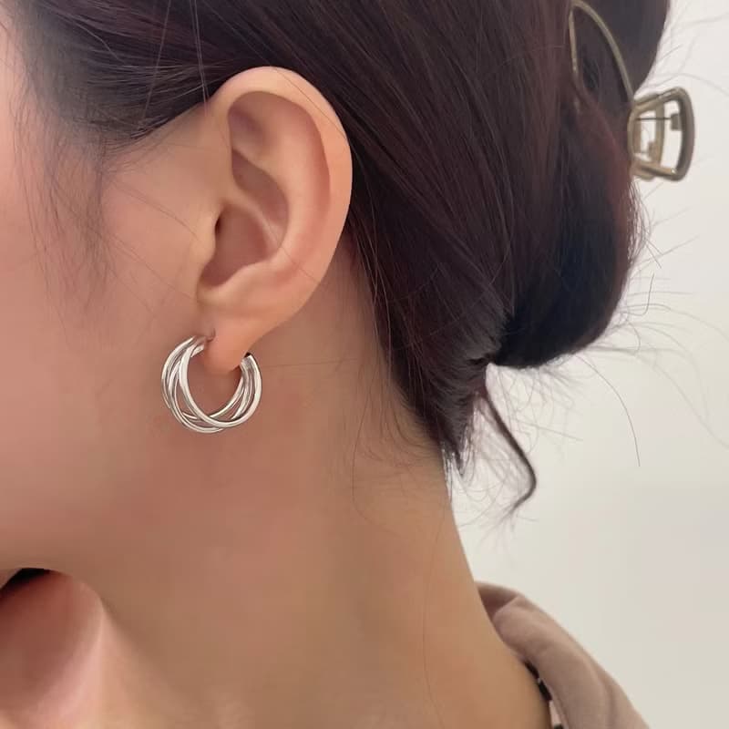 Linked Together 3 Circles Studs Earrings Women Simple Fashion Glossy Silver Brin
