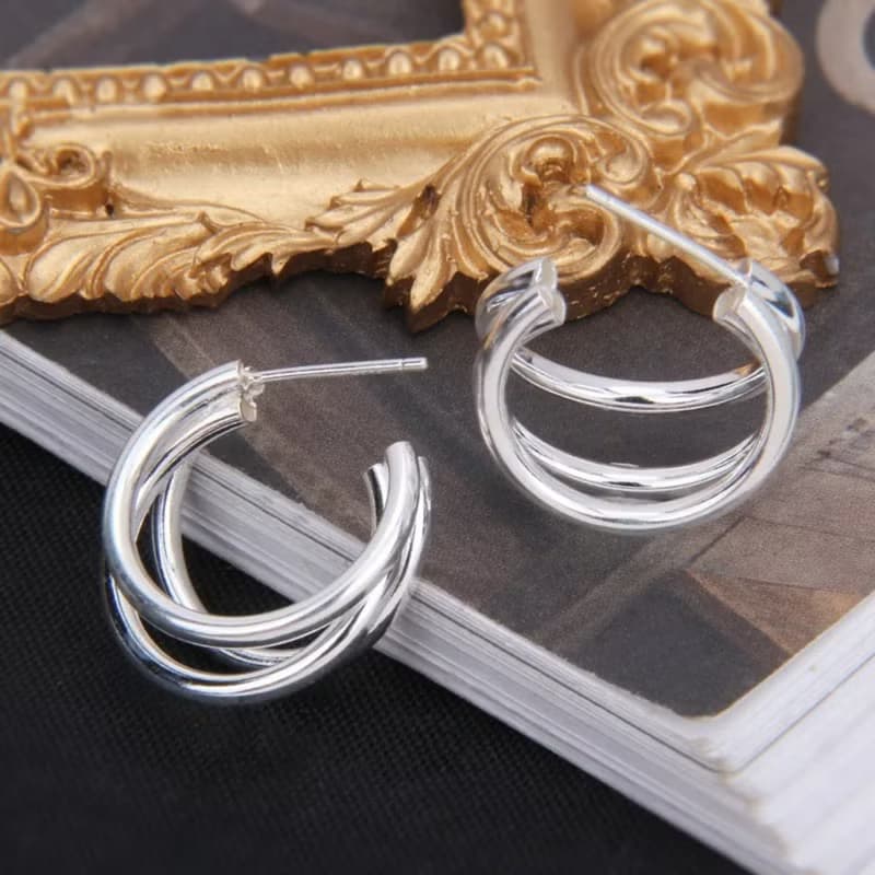 Linked Together 3 Circles Studs Earrings Women Simple Fashion Glossy Silver Brin