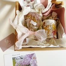 菲比香氛蠟燭-花禮的祝福香氛禮盒-捧花香氛蠟燭、浮游花水晶瓶