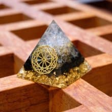 【白水晶+綠碧璽+金曜石】奧根能量塔Orgonite (6cm/5cm)