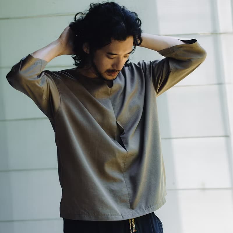 TENCEL-小U開領合摺上衣