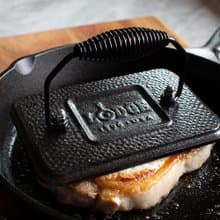 美國LODGE 美國製防燙握柄方形鑄鐵壓肉板