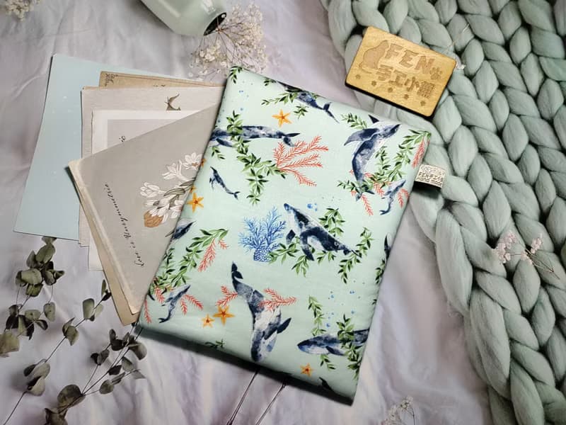 袋物系列-韓國棉布蒂芬妮綠海洋鯨魚海草款-7.8吋電子書保護套-