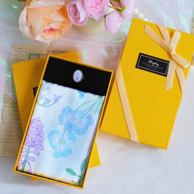 【新品絲巾 - 風信子永遠的愛】絲巾+絲巾扣高貴禮盒 |