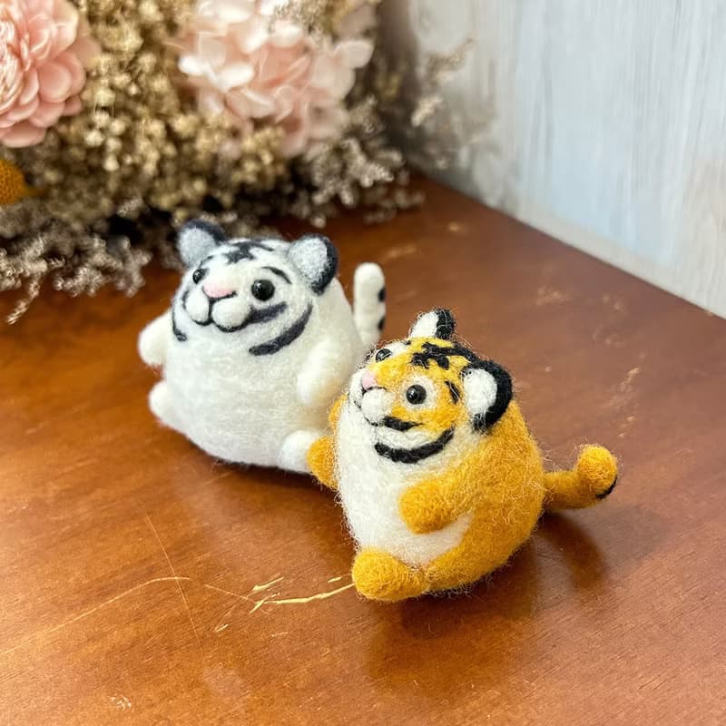 圓滾滾小老虎  小白虎  羊毛氈娃娃 療癒 送禮