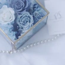 情人節精選花禮【銅框玻璃花房花禮】灰藍色永生花.戒盒