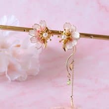 桜のバタフライピアス　イヤリング