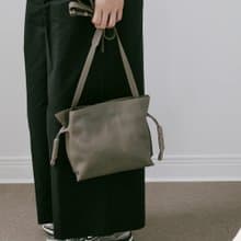 Supportingrole 率性簡約 打褶水桶包側背包 灰