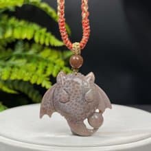 高品質珊瑚玉吊墜冰潤高瓷玉化魚籽紋手雕萌板蝙蝠招財福在眼前