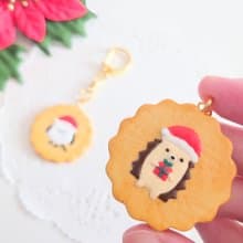 クリスマスを楽しむハリネズミさんのキーホルダー