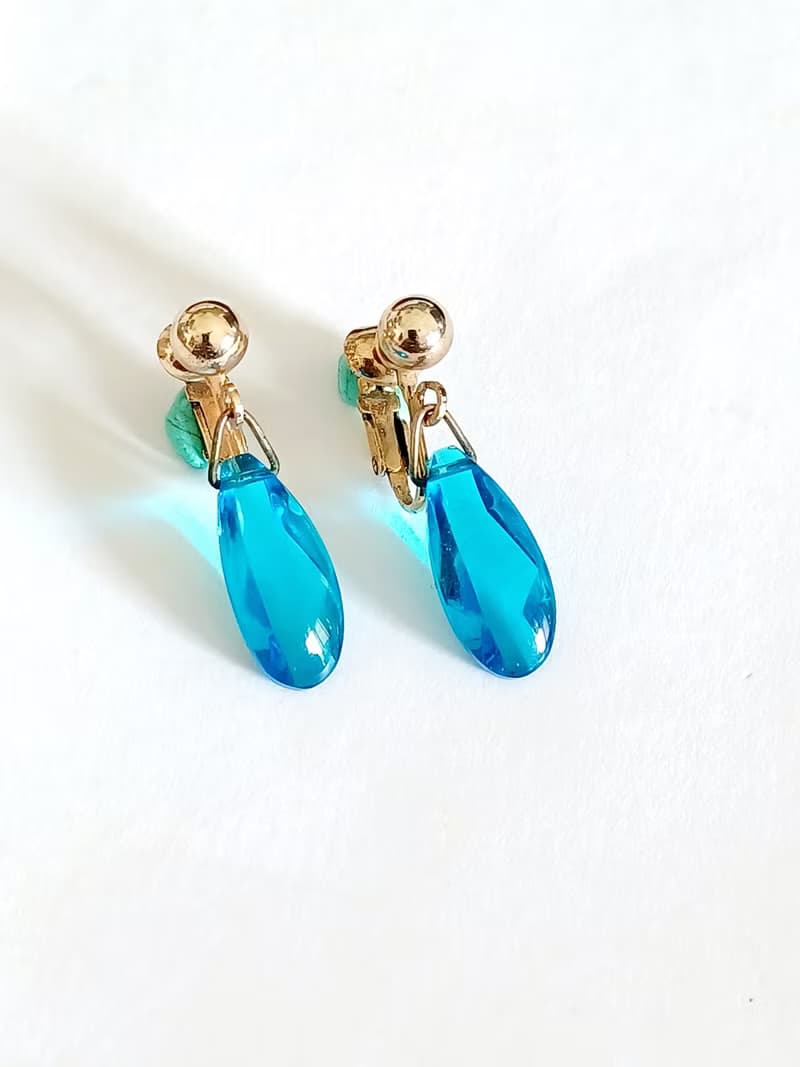 vintage jewelry  AVON 晶瑩藍光仿石垂墜 夾式耳環