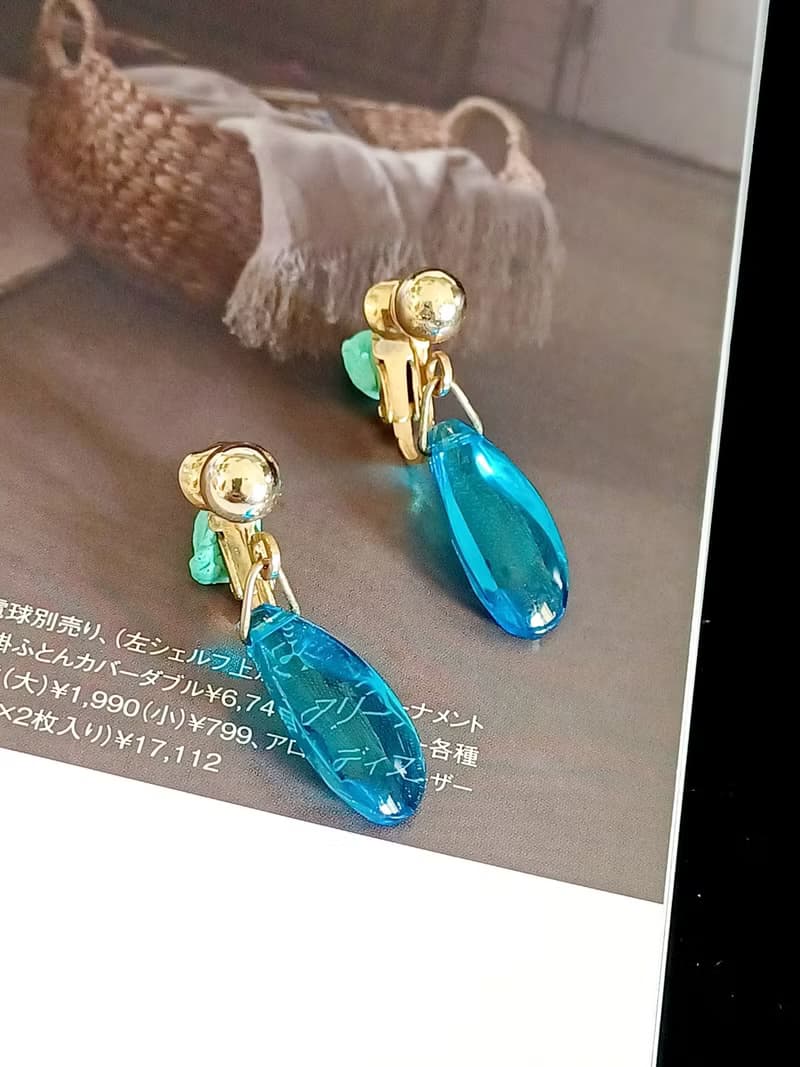 vintage jewelry  AVON 晶瑩藍光仿石垂墜 夾式耳環