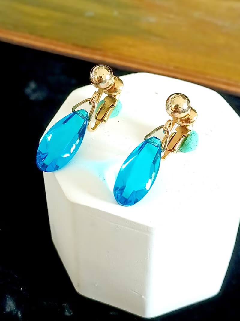 vintage jewelry  AVON 晶瑩藍光仿石垂墜 夾式耳環