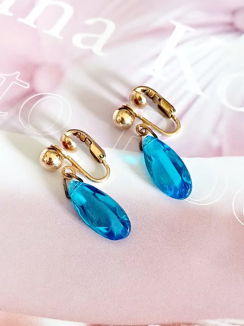 vintage jewelry  AVON 晶瑩藍光仿石垂墜 夾式耳環