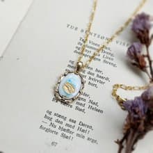 迷你畫框 -金色咖啡豆- 掐絲琺瑯畫項鍊