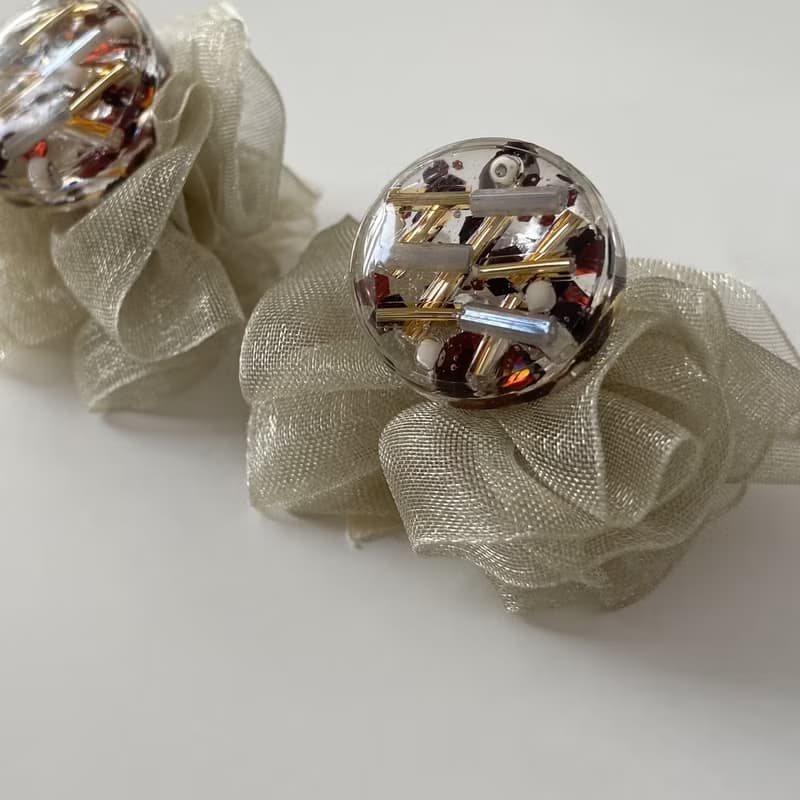 超.  立體紗裙耳環 金咖色