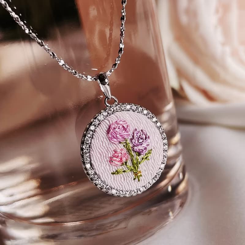 Bouquet of roses 玫瑰花束刺繡純銀項鍊