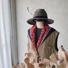 YvesSaintLaurent法式紅藍配幾何圖案絲質ysl絲巾