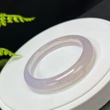 精品精選 淺冰紫瑪瑙手鐲 57MM 冰透起光飄朱砂點玉髓手環 顯氣質