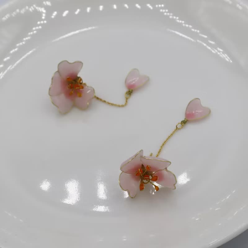 木花咲耶姬 | 搖曳粉色櫻花垂墜耳環 / 耳夾