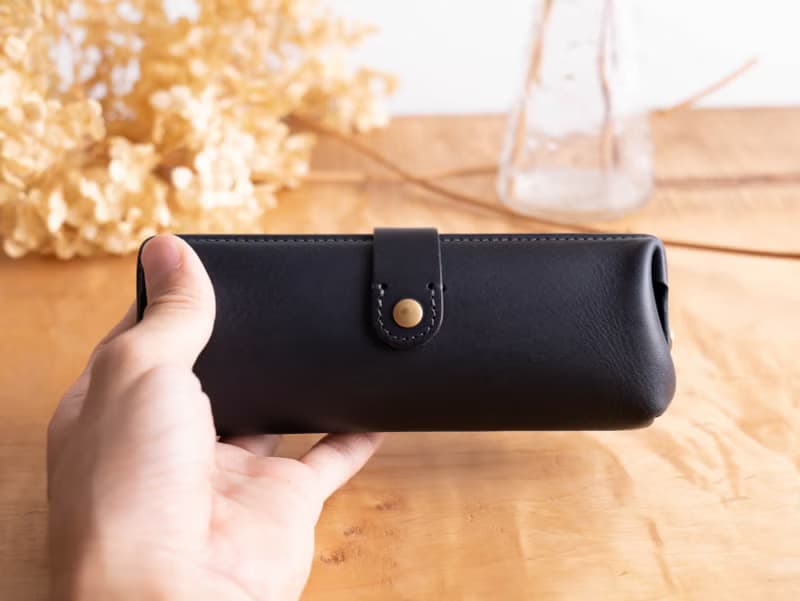 Paka-glass Slim #Navy イタリアンレザーの眼鏡ケース【入学祝】【就職祝】【カスタム可能なギフト】