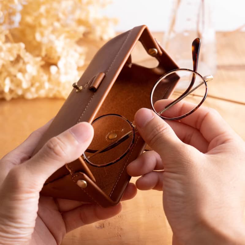 Paka-glass Slim #Navy イタリアンレザーの眼鏡ケース【入学祝】【就職祝】【カスタム可能なギフト】