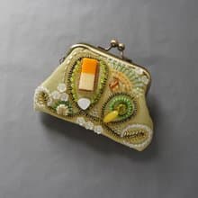 ビーズ刺繍の小さながま口 13　イエロー　カラフル　ビーズ刺繍　ギフト　母の日　敬老の日　クリスマス　マチなしポーチ