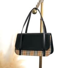 【 日本直送　名牌中古包 】BURBERRY バーバリー ハンドバッグ ブラック ノバチェック レザー フラップ vintage ヴィンテージ j7fze5