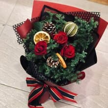 聖誕風紅玫瑰松果花束 | 聖誕節 交換禮物首選 | 台北可自取