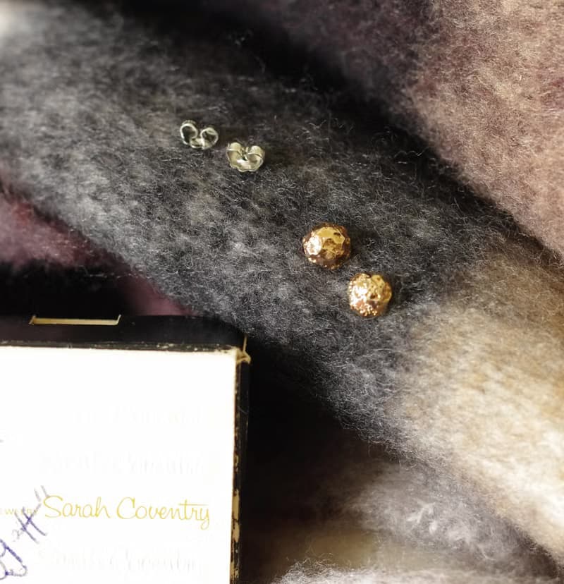 老又好美國製金色不規則表面圓球針式耳環 Sarah Cov P478