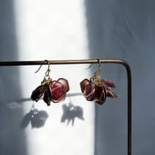 Vingtsix 酒紅色花瓣捧花耳環/耳夾可