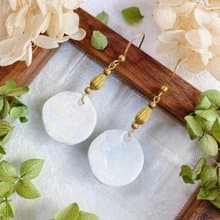 珍珠光白瓷圓片耳環|手作陶藝