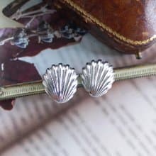 Vintage Jewelry 西洋古董飾品 銀色調  小銀貝 小巧 針式耳環