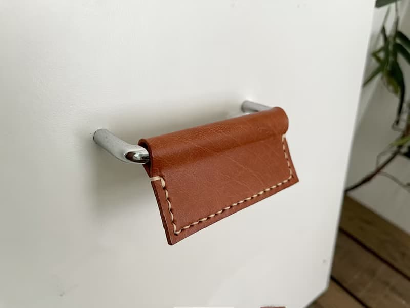 牛皮取手 // 衣櫃 // 櫃體 // 皮革把手 // 系統櫃