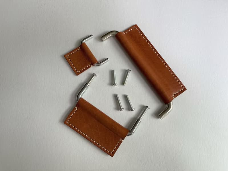 牛皮取手 // 衣櫃 // 櫃體 // 皮革把手 // 系統櫃