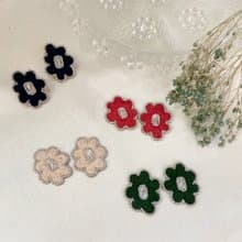 手作刺繡//浮花耳環//可改夾式