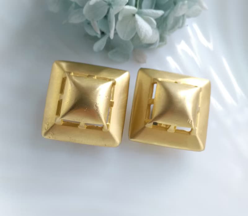 【西洋古董飾品 】金色調 啞光 立體方 大耳環 夾式耳環