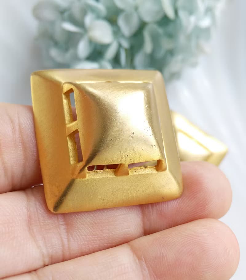 【西洋古董飾品 】金色調 啞光 立體方 大耳環 夾式耳環