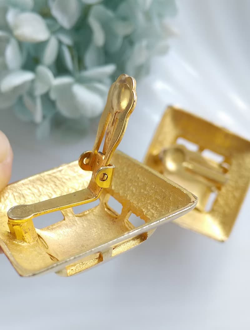 【西洋古董飾品 】金色調 啞光 立體方 大耳環 夾式耳環
