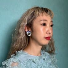 ビオラ刺繍耳飾り　サックスブルー