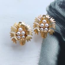 Vintage Jewelry 西洋古董飾品 LISNER 羽毛仿珠花  夾式耳環