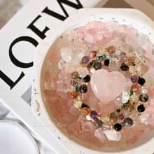 八角招財白水晶消磁盒 含愛心水晶一顆約3.5cm及粉白碎晶250克