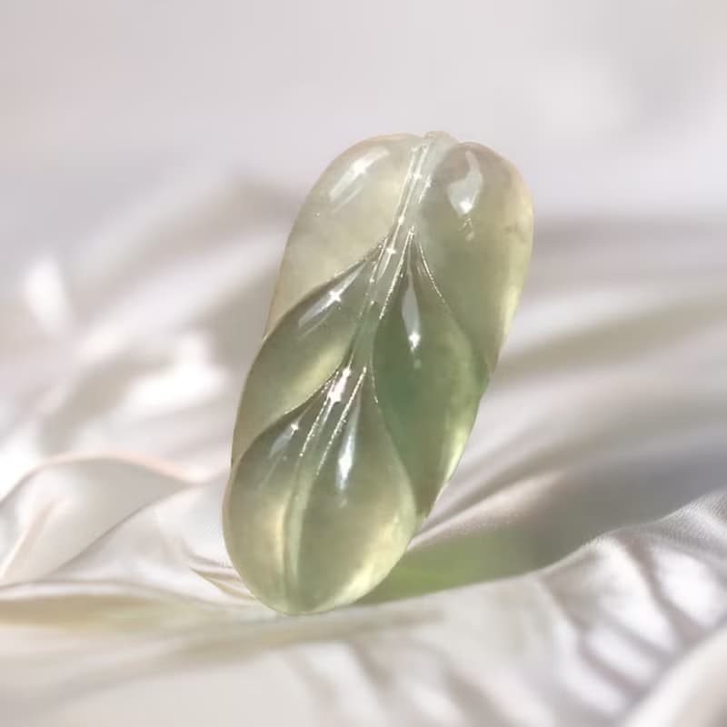 【一葉致富】冰種飄綠翡翠葉子 | 天然緬甸玉A貨翡翠 | 送禮
