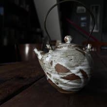 流白 金屬提樑壺 一八零 | 陶茶具