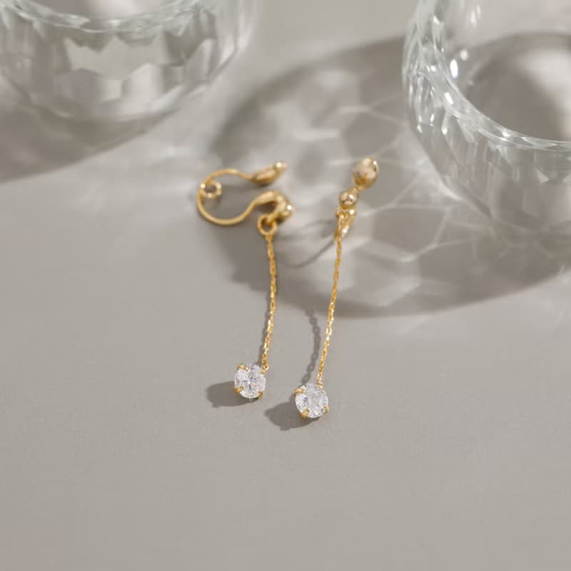 swing gems GD ―煌めき揺れるループフィットイヤリング　ゴールド