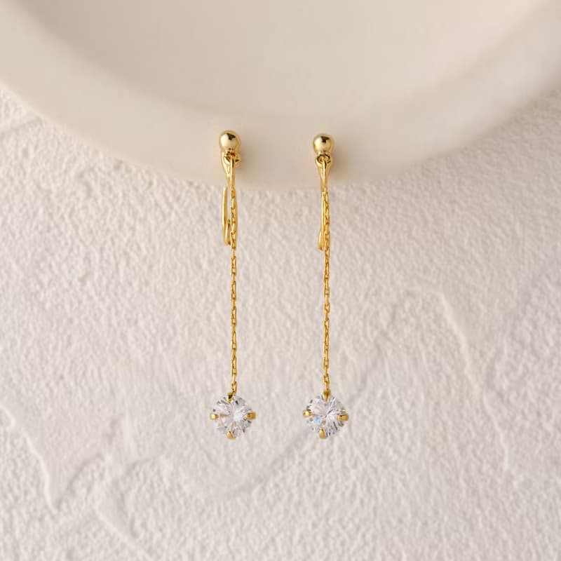 swing gems GD ―煌めき揺れるループフィットイヤリング　ゴールド