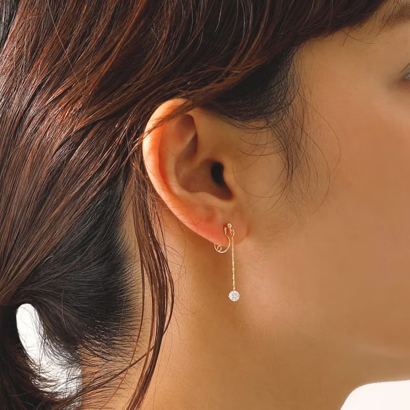 swing gems GD ―煌めき揺れるループフィットイヤリング　ゴールド