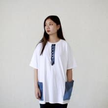 Oversized Tee with denim pocket
